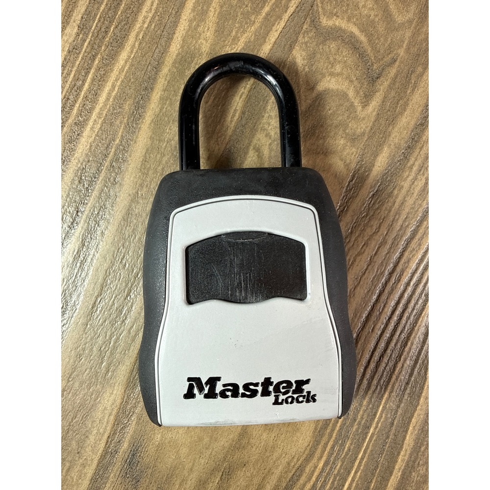 Master Lock 5400D Key Safe Lock Box Black Gray Excellent Portable Shackle